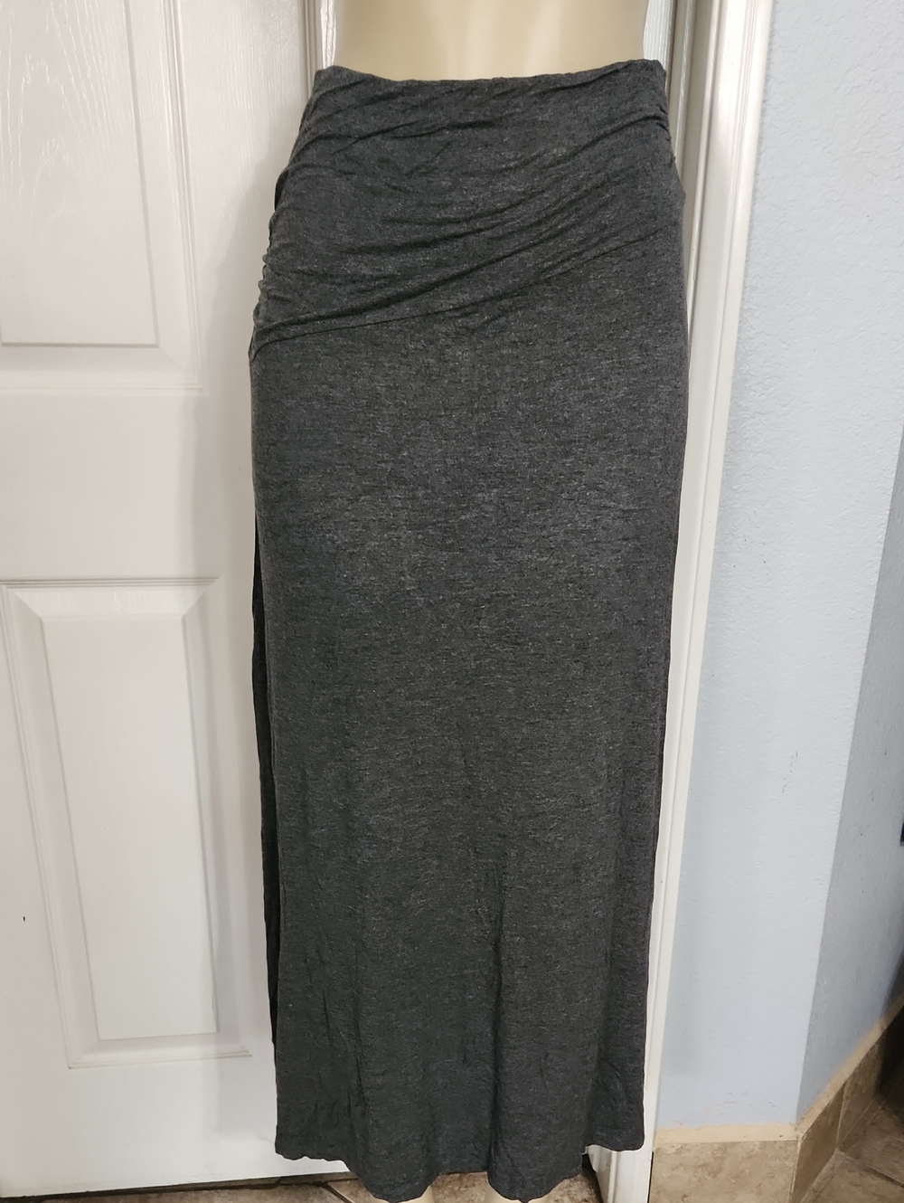 bobeau Long  Dark Charcoal Ruched Waist Maxi Skirt Stretch